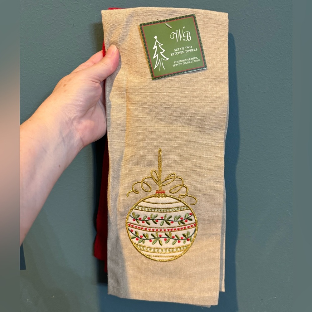 NWT Set of 2 Christmas Holiday Kitchen Towels